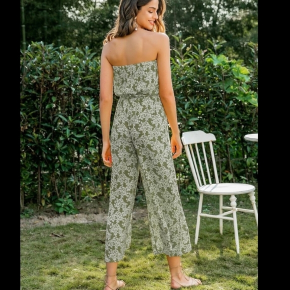 Green and White Floral Belted Tube Capri Jumpsuit - Picture 2 of 6